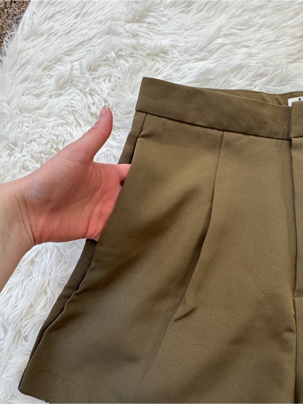 Tailored dark olive green high waist pleated shorts size 27” waist/6 - Picture 2 of 8